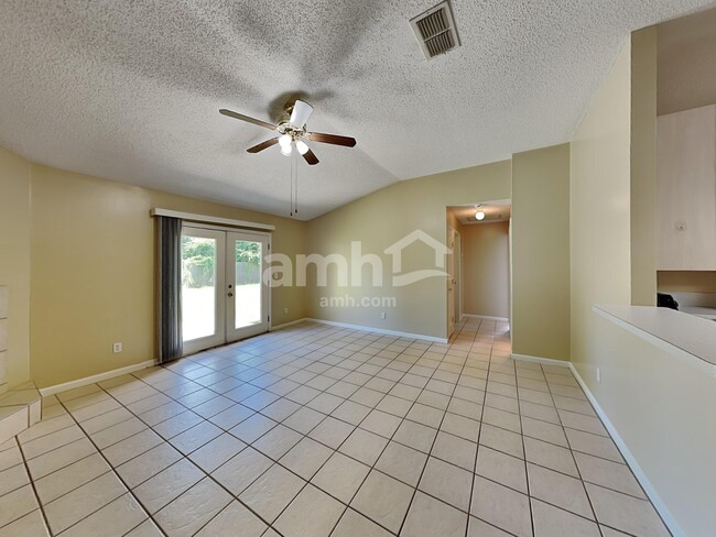 Building Photo - 3370 Westfield Dr