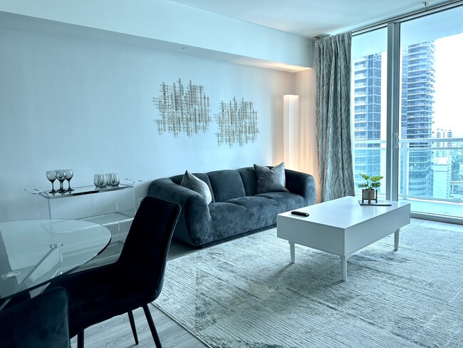 Building Photo - 999 Brickell Ave