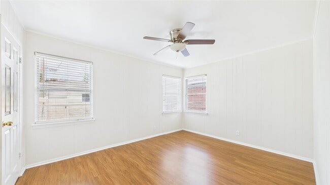 Building Photo - 2318 Reinerman St