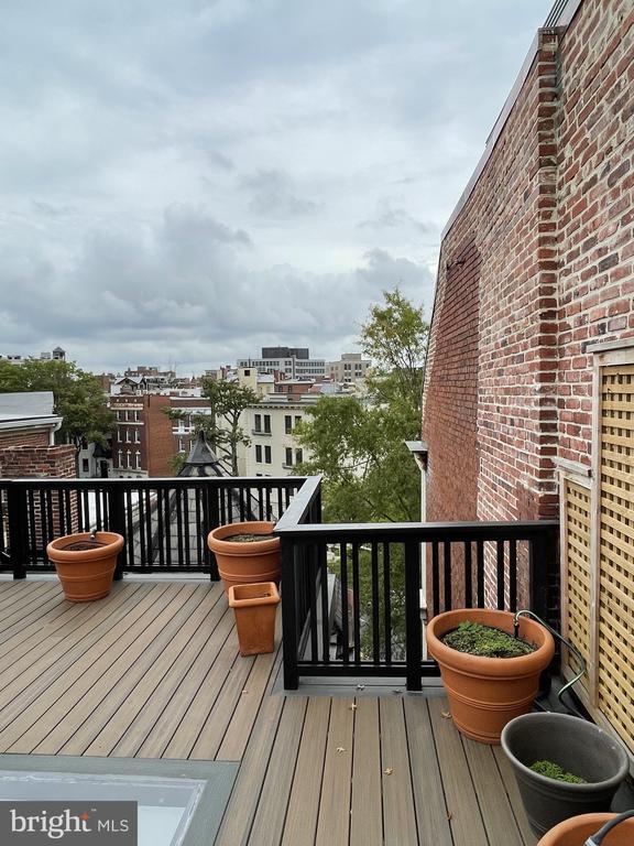 Building Photo - 1605 22nd St NW