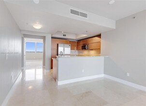 Building Photo - 2641 N Flamingo Rd