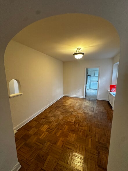 Building Photo - 1930 N Prospect Ave