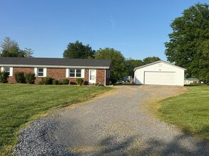 Building Photo - Connector Street 90/100