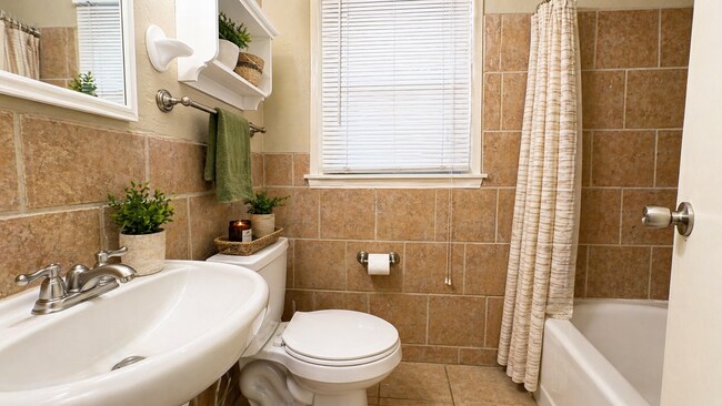 Building Photo - 4529 NW 33rd St