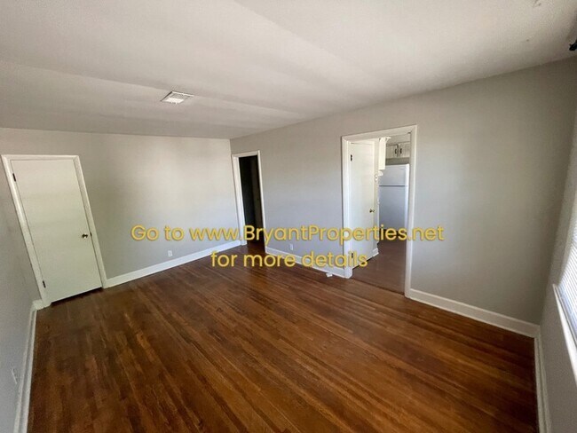 Building Photo - 1915-B Sweetbriar Ave - Nashville, TN 37212