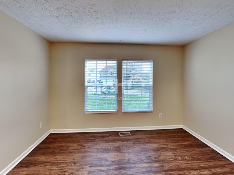 Building Photo - 4024 Walnut Crossing Dr