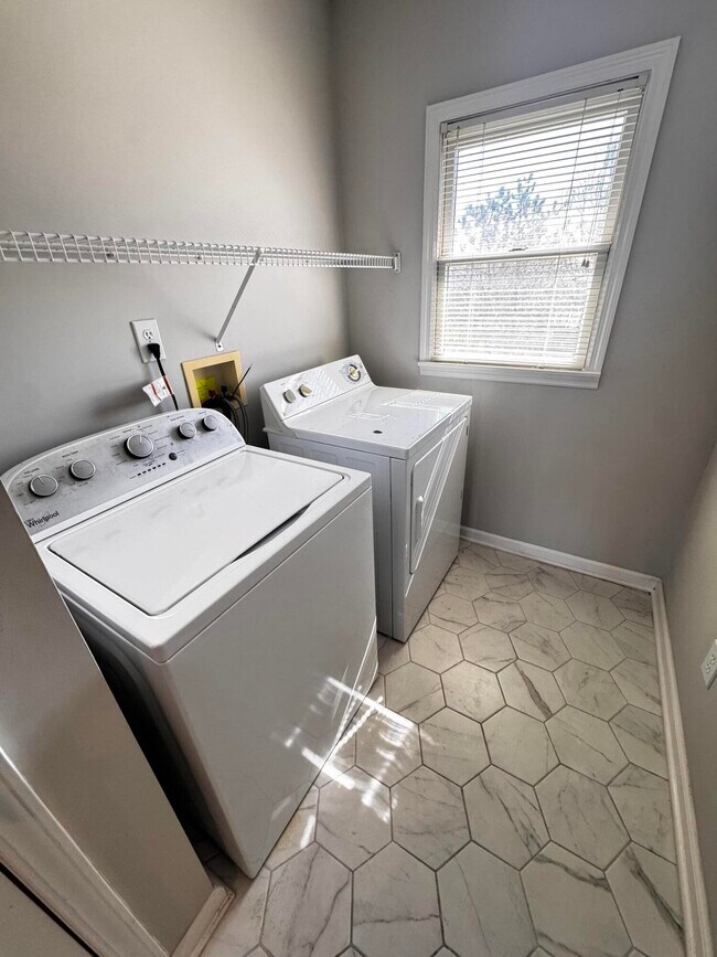 Building Photo - 4320 Creek Valley Way