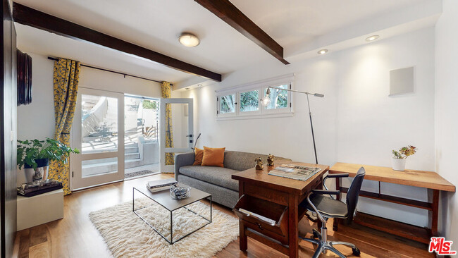 Building Photo - 8715 Sunset Plaza Pl