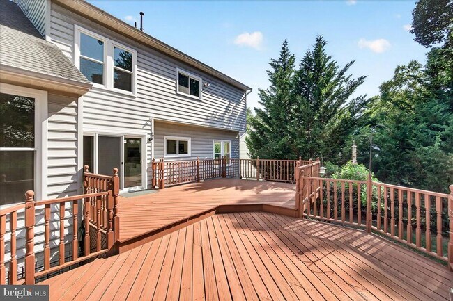 Building Photo - 6430 Bellevue Pl