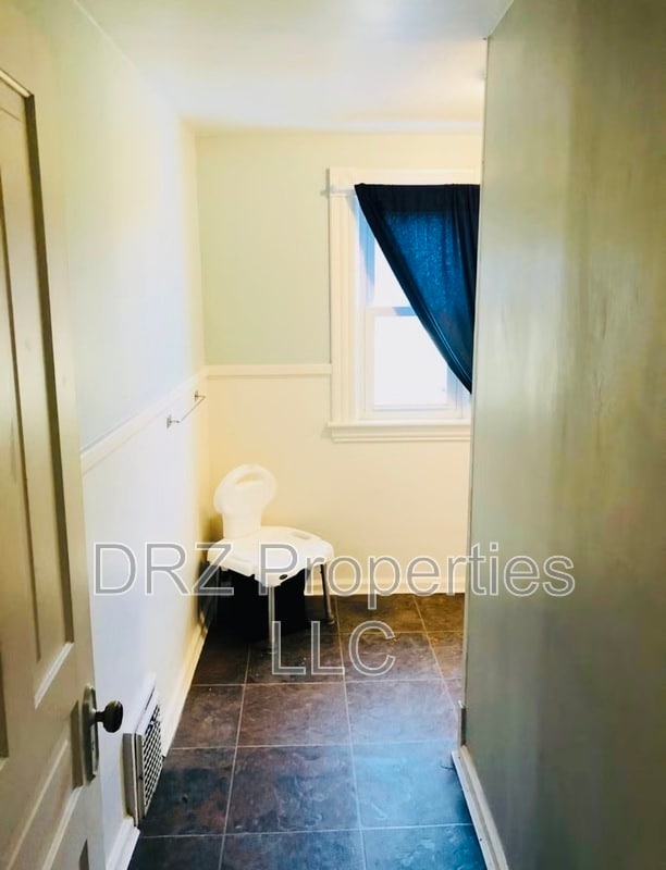 Building Photo - 1017 Bridge St NW