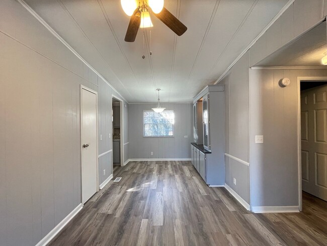 Building Photo - 3 Bedroom/2 Bathroom Home Near I-85 & Hwy 58
