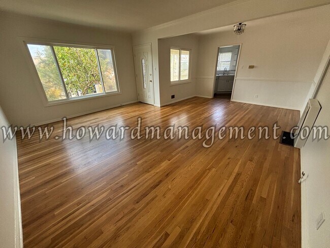Building Photo - 01658CE