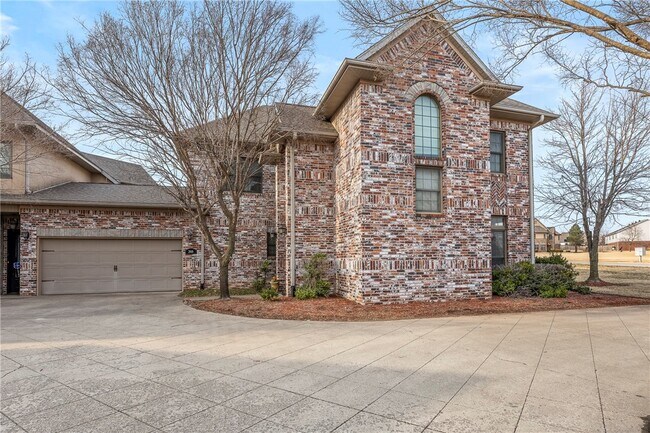 Building Photo - 2616 S Everest Ave