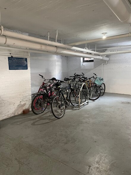 Building Photo - 210 Martine Ave