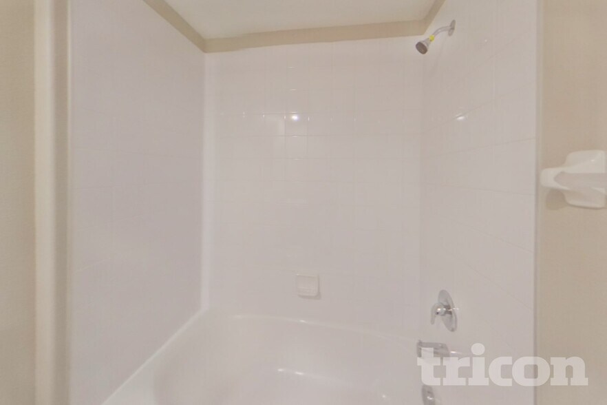 Building Photo - 5151 White Chicory Dr