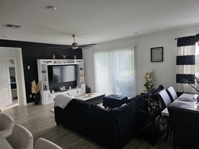 Building Photo - 10495 SW Orana Dr