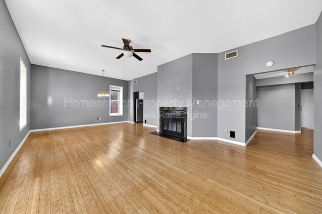 Building Photo - 322 N Boyle Ave