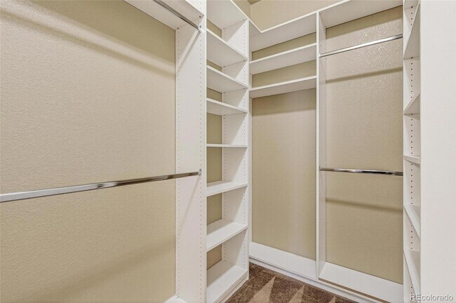 Building Photo - 10111 Inverness Main St