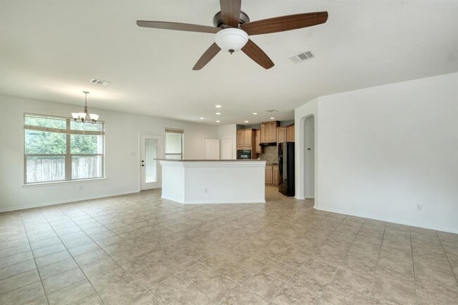 Building Photo - 1121 Hyde Park Dr