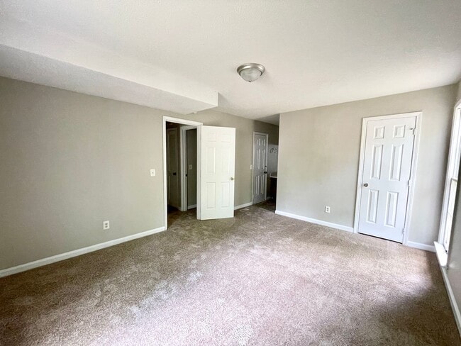 Building Photo - Irmo