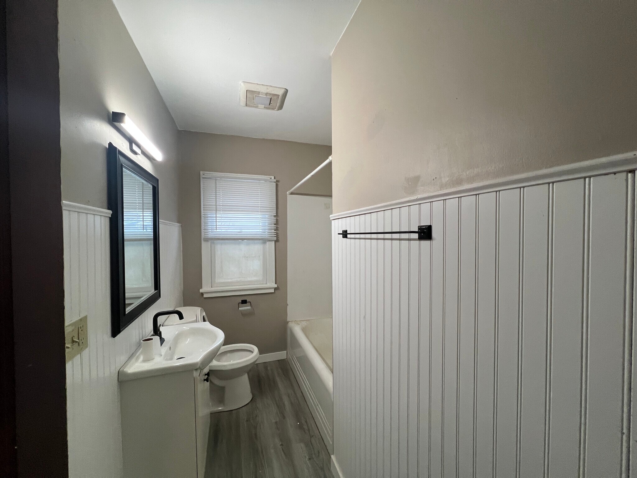 Building Photo - 715 Flieth St