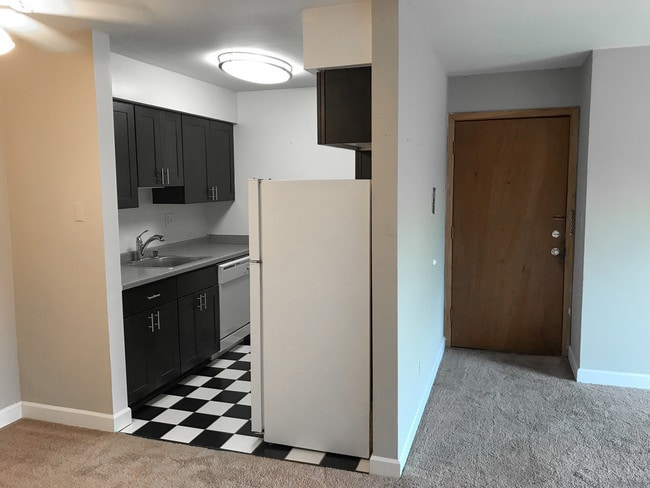Building Photo - 2223 E Belleview Pl