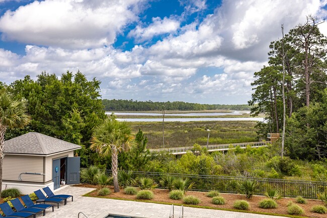 Building Photo - Coastal living right in the middle of Ocea...