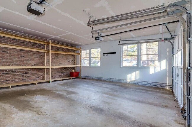 Building Photo - Charming 3 bedroom, 2 bathroom home located in Irmo, SC