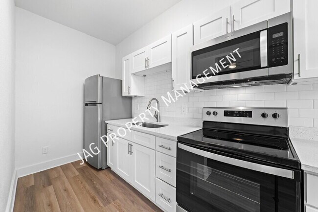 Building Photo - 931 Rubel St