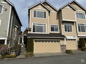 Building Photo - Beautiful Downtown Bellevue 3bd 2.5Bath La...