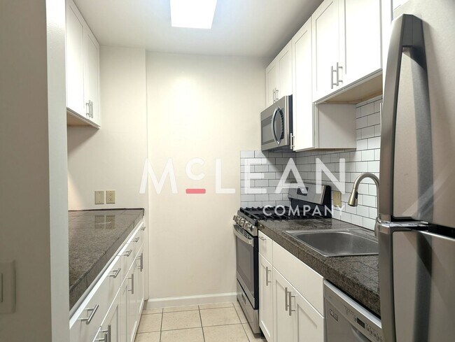 Building Photo - Calle Abronia