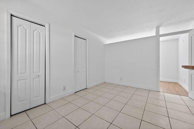 Building Photo - 4081 N Dixie Hwy