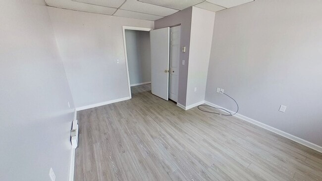 Building Photo - 1st Floor Apartment