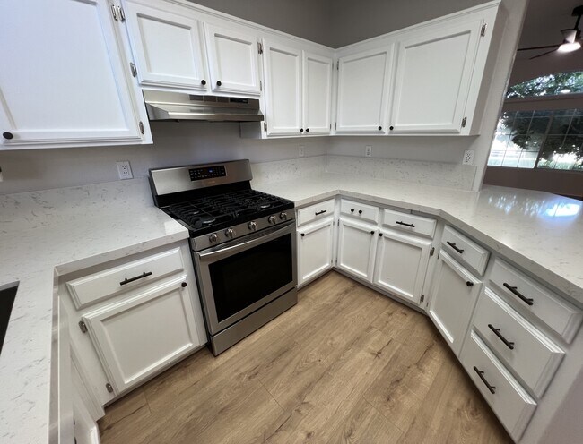Building Photo - 10821 Tivoli Ct