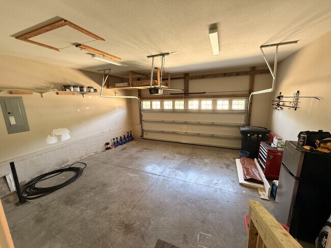 Building Photo - 145 Broadleaf Dr