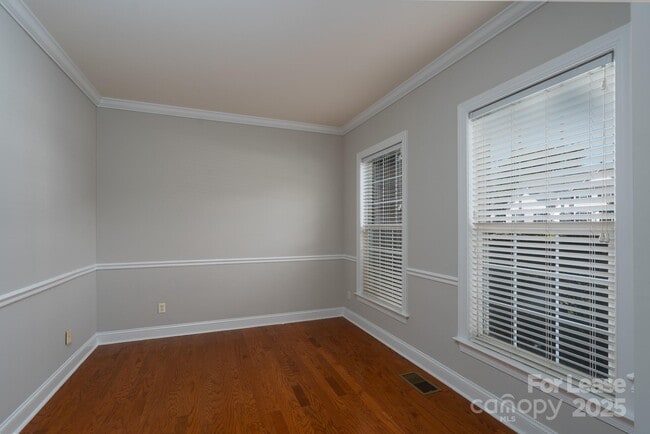 Building Photo - 604 Queenswater Ln