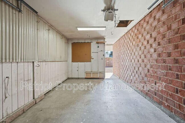 Building Photo - 3701 W Keim Dr