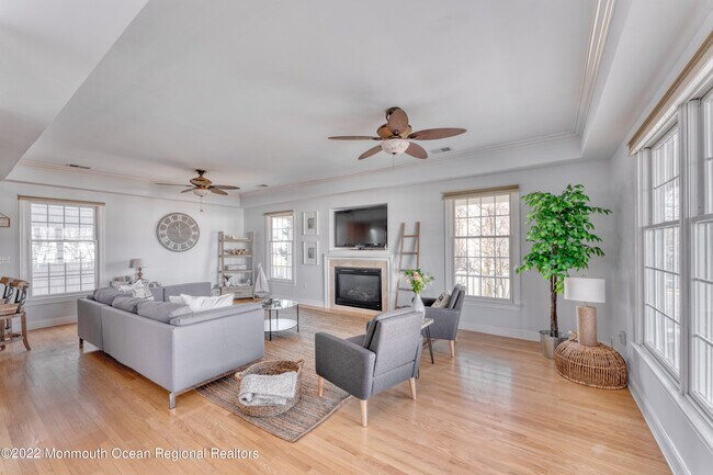 Building Photo - 322 Broadway