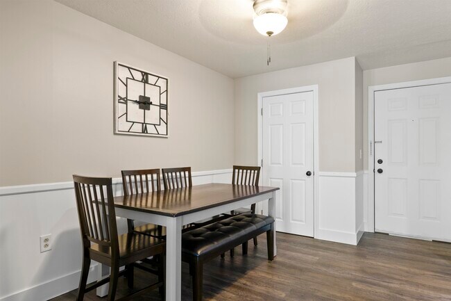 Building Photo - 1 Timberwood Dr