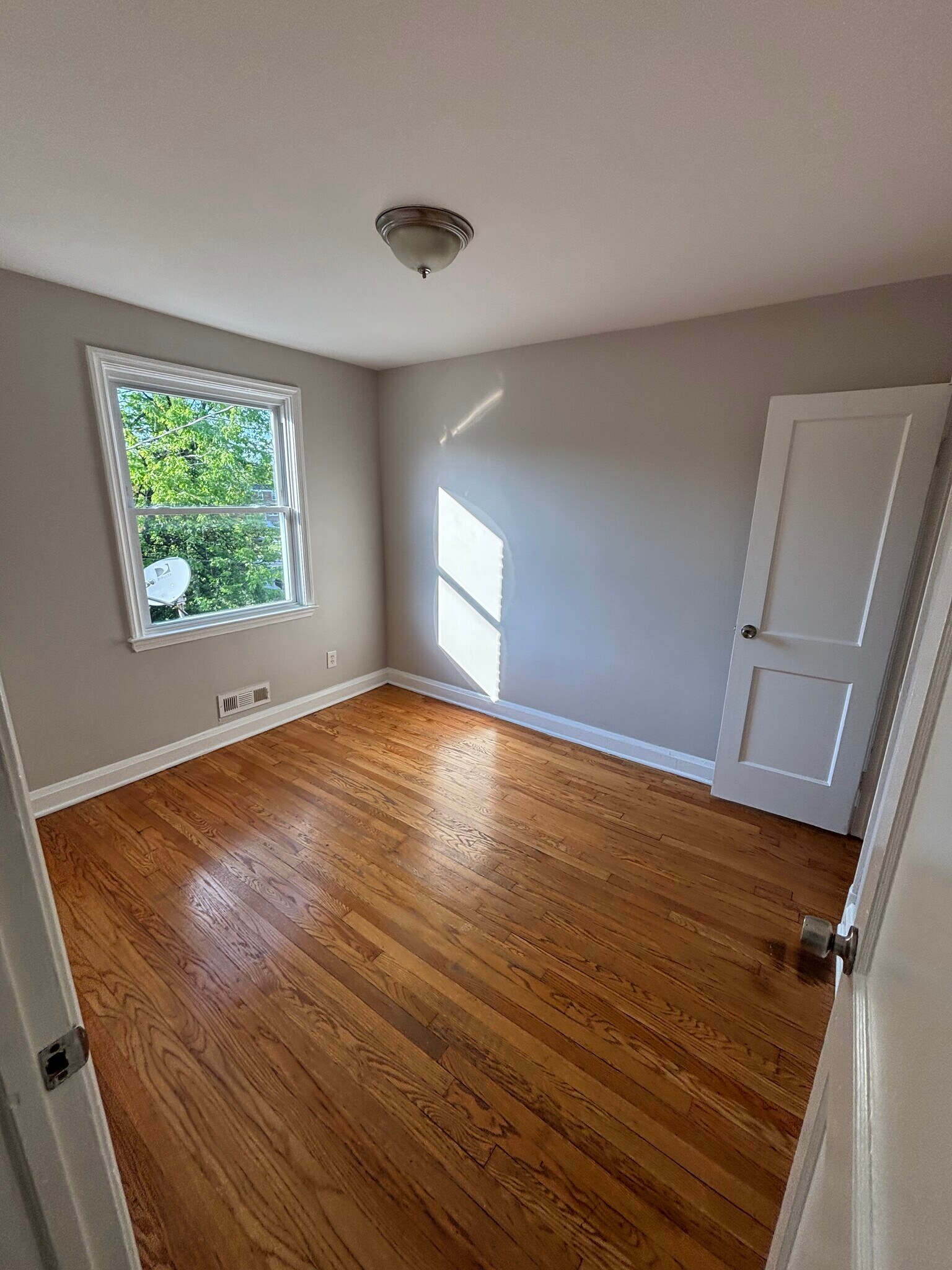 Building Photo - 3924 Elmora Ave