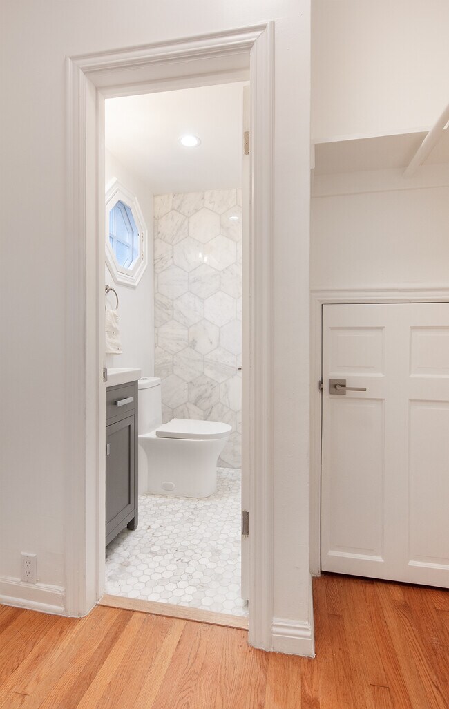 Building Photo - 422 Smithwood Dr