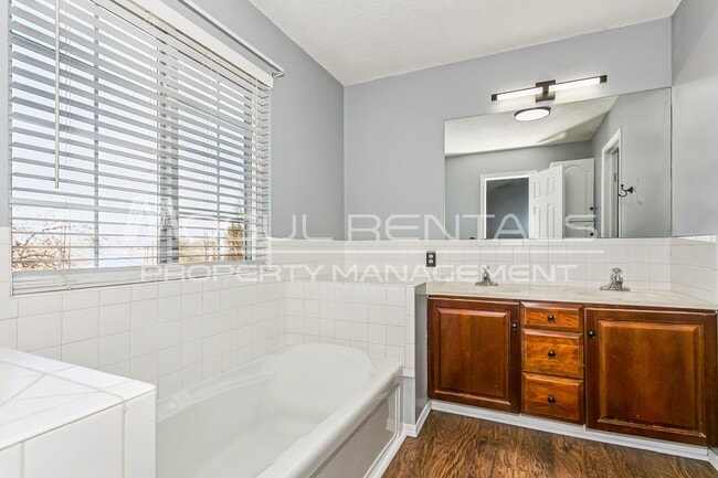 Building Photo - 9411 E Carson St