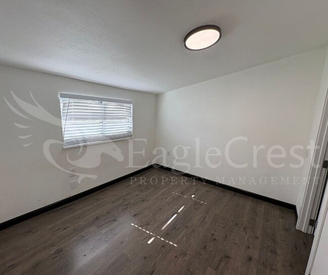 Building Photo - One Bedroom Cottage