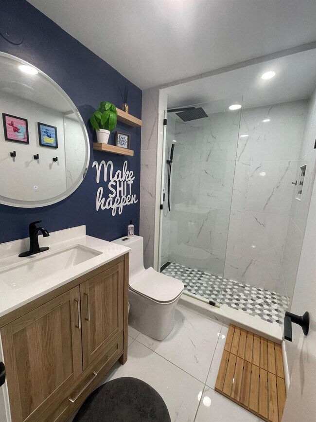 Building Photo - 3000 Riomar St