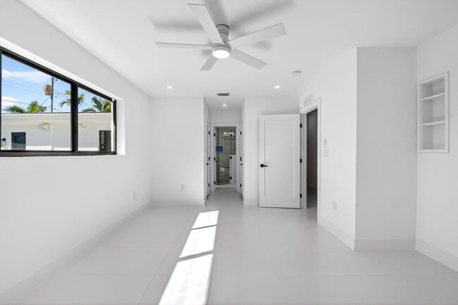 Building Photo - 1410 Beta Ct N