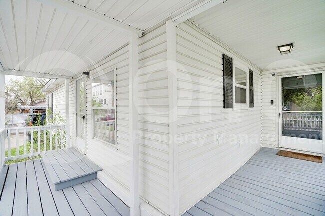 Building Photo - 5712 Hudson St