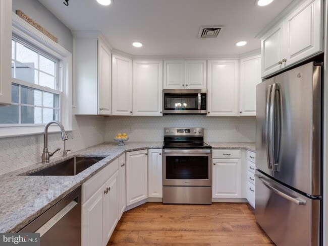 Building Photo - 151 Weedon Ct