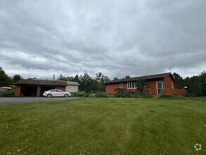 Building Photo - Beautiful 3 Bedroom / 2 Bath on 7 Acres!
