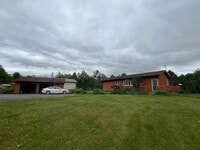 Building Photo - Beautiful 3 Bedroom / 2 Bath on 7 Acres!