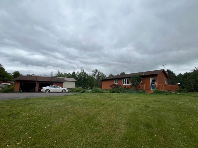 Primary Photo - Beautiful 3 Bedroom / 2 Bath on 7 Acres!